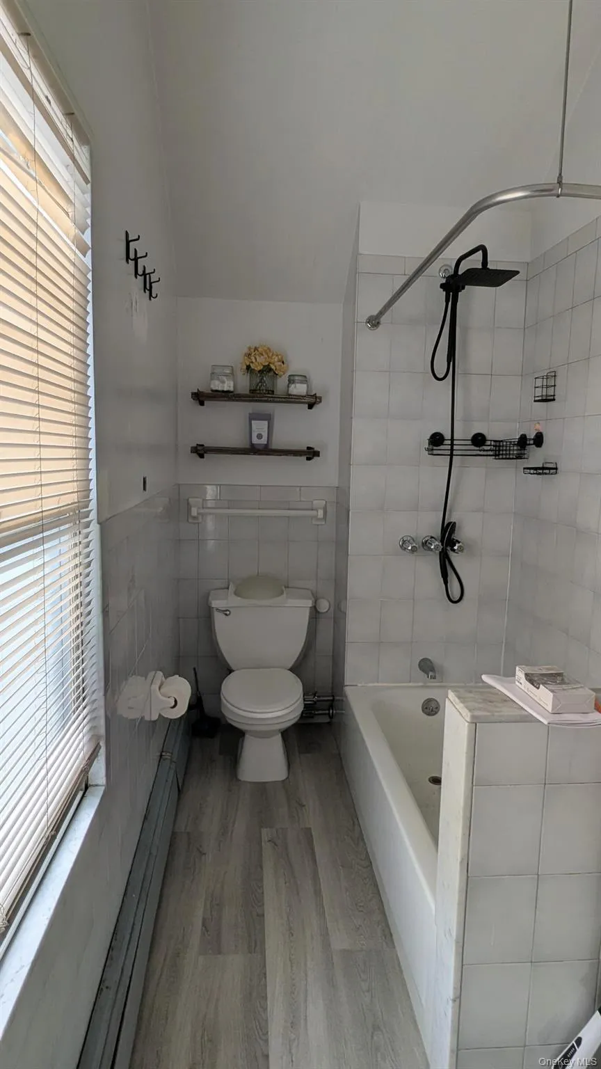 21-46 73rd Street, New York, NY, 2 Rooms Rooms,1 BathroomBathrooms,Residential Lease,For Rent,73rd,0,972148 21-46 73rd Street, New York, NY, 2 Rooms Rooms,1 BathroomBathrooms,Residential Lease,For Rent,73rd,0,972148