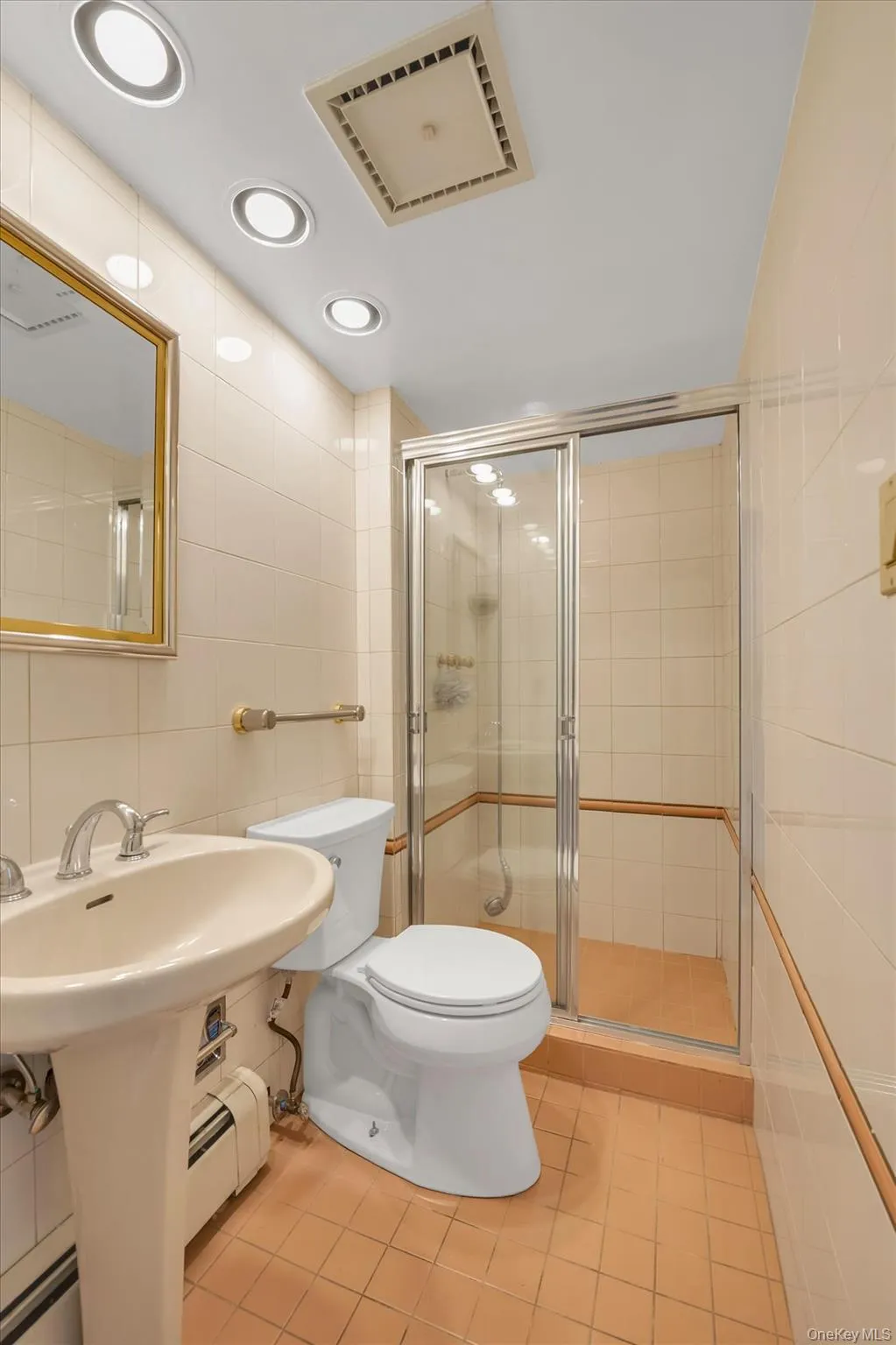 16 Middle Lane, Oyster Bay, NY, 4 Bedrooms Bedrooms, 9 Rooms Rooms,3 BathroomsBathrooms,Residential Lease,For Rent,Middle,0,972157 16 Middle Lane, Oyster Bay, NY, 4 Bedrooms Bedrooms, 9 Rooms Rooms,3 BathroomsBathrooms,Residential Lease,For Rent,Middle,0,972157