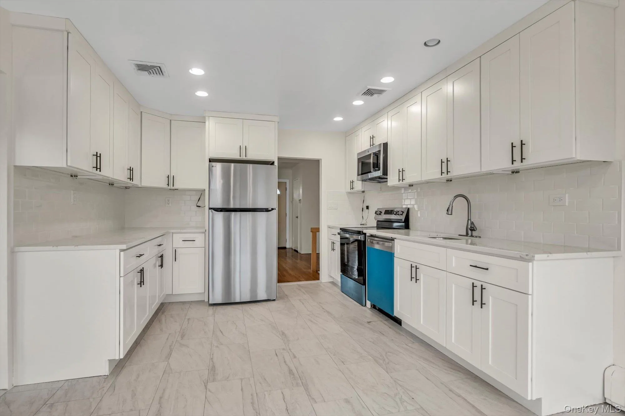 16 Middle Lane, Oyster Bay, NY, 4 Bedrooms Bedrooms, 9 Rooms Rooms,3 BathroomsBathrooms,Residential Lease,For Rent,Middle,0,972157 16 Middle Lane, Oyster Bay, NY, 4 Bedrooms Bedrooms, 9 Rooms Rooms,3 BathroomsBathrooms,Residential Lease,For Rent,Middle,0,972157