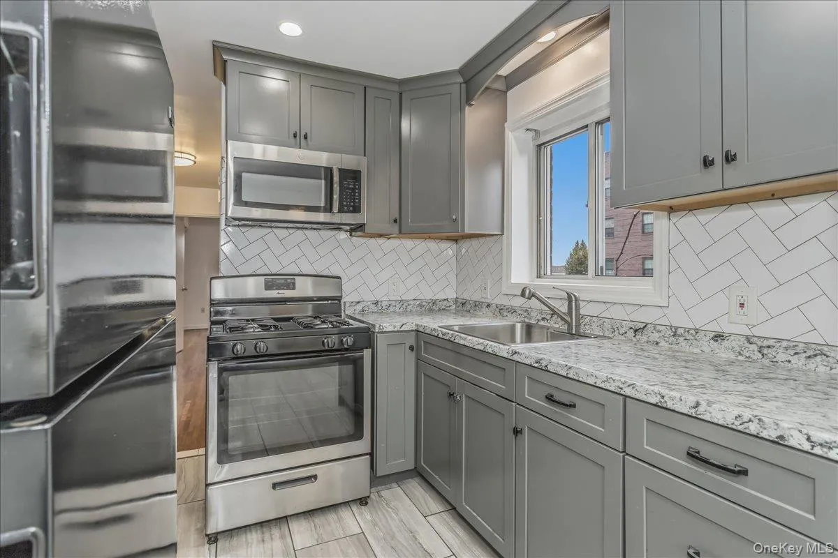 8904 Avenue J, New York, NY, 2 Bedrooms Bedrooms, 3 Rooms Rooms,1 BathroomBathrooms,Residential Lease,For Rent,Avenue J,0,972196 8904 Avenue J, New York, NY, 2 Bedrooms Bedrooms, 3 Rooms Rooms,1 BathroomBathrooms,Residential Lease,For Rent,Avenue J,0,972196