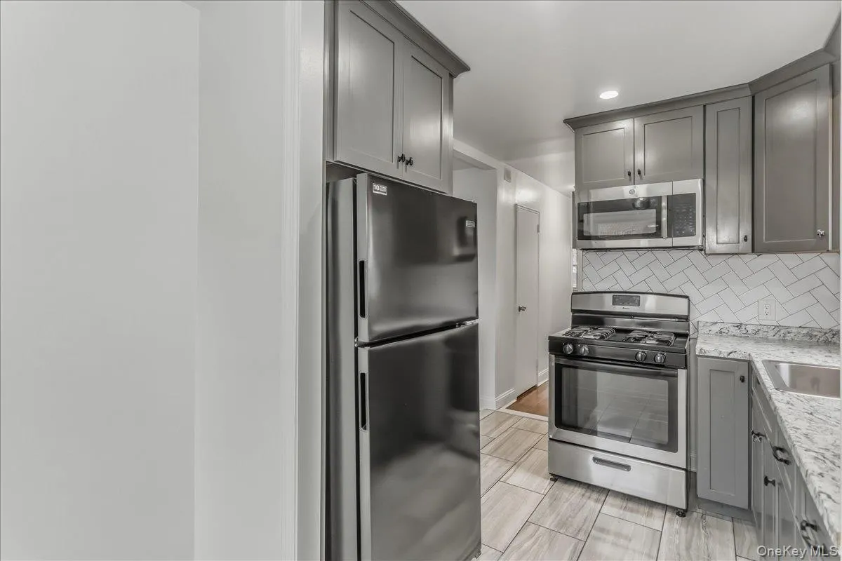 8904 Avenue J, New York, NY, 2 Bedrooms Bedrooms, 3 Rooms Rooms,1 BathroomBathrooms,Residential Lease,For Rent,Avenue J,0,972196 8904 Avenue J, New York, NY, 2 Bedrooms Bedrooms, 3 Rooms Rooms,1 BathroomBathrooms,Residential Lease,For Rent,Avenue J,0,972196