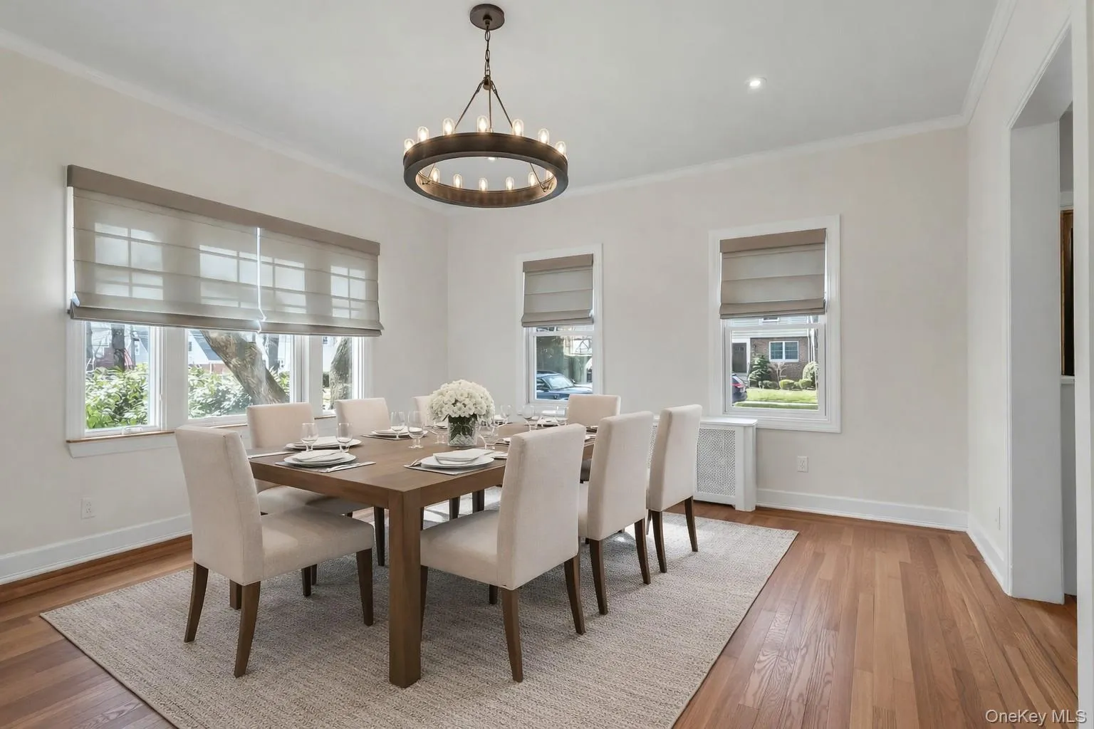 Dining Room- this photo has been virtually staged Dining Room- this photo has been virtually staged