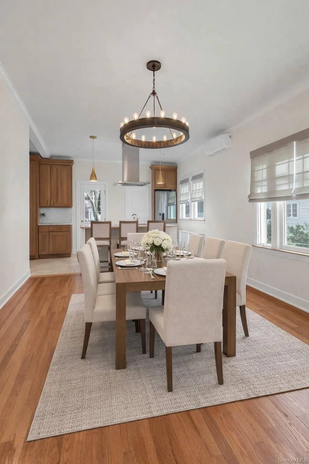 Dining Room- this photo has been virtually staged Dining Room- this photo has been virtually staged