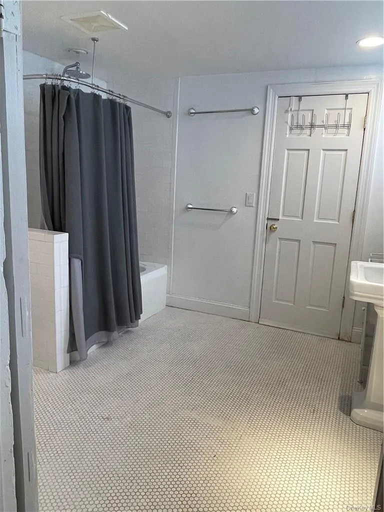 bathroom bathroom