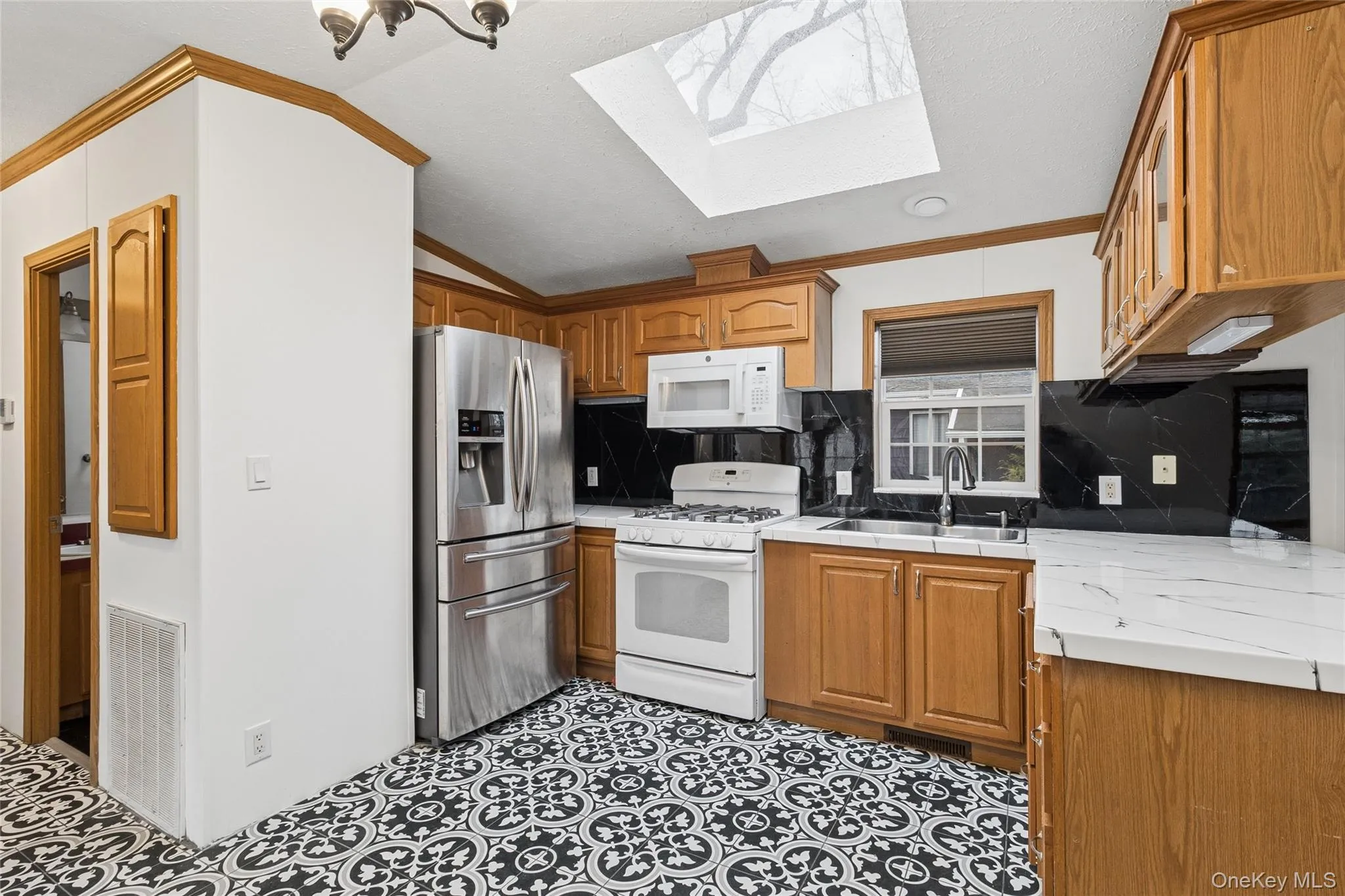 37 Hubbard Ave #5, Riverhead, NY, 2 Bedrooms Bedrooms, 3 Rooms Rooms,1 BathroomBathrooms,Residential,For Rent,Hubbard Ave #5,0,972229 37 Hubbard Ave #5, Riverhead, NY, 2 Bedrooms Bedrooms, 3 Rooms Rooms,1 BathroomBathrooms,Residential,For Rent,Hubbard Ave #5,0,972229