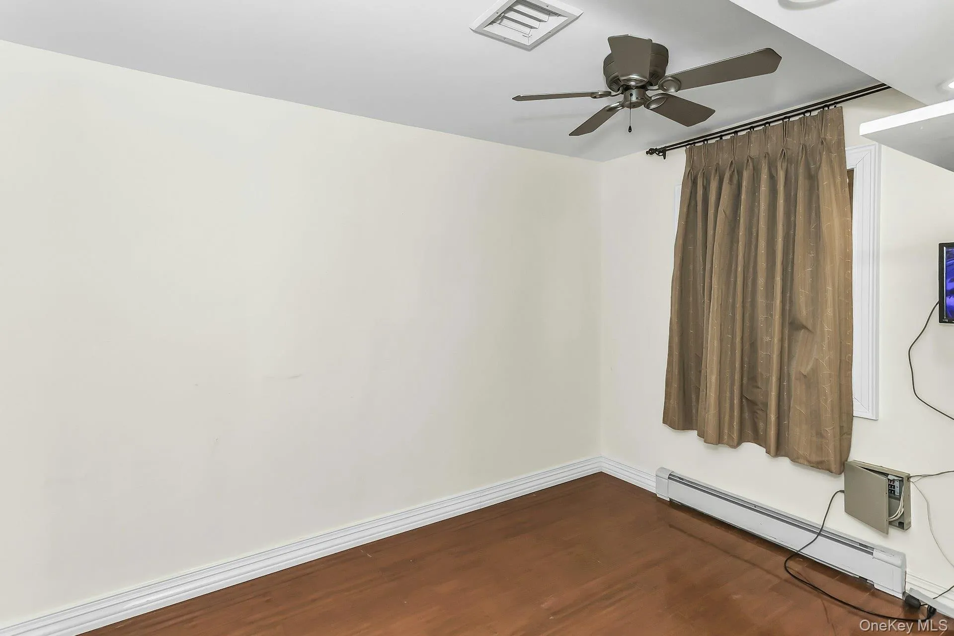 Office room on the first floor or bedroom Office room on the first floor or bedroom