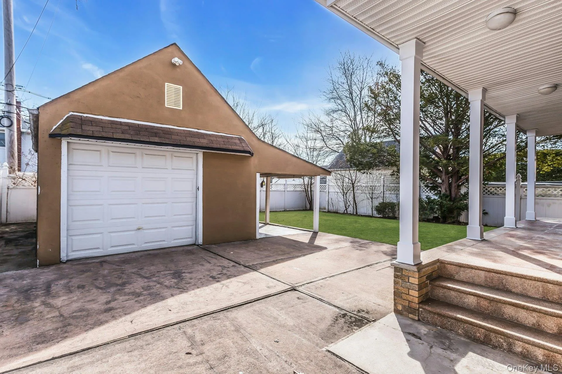 Detached garage Detached garage