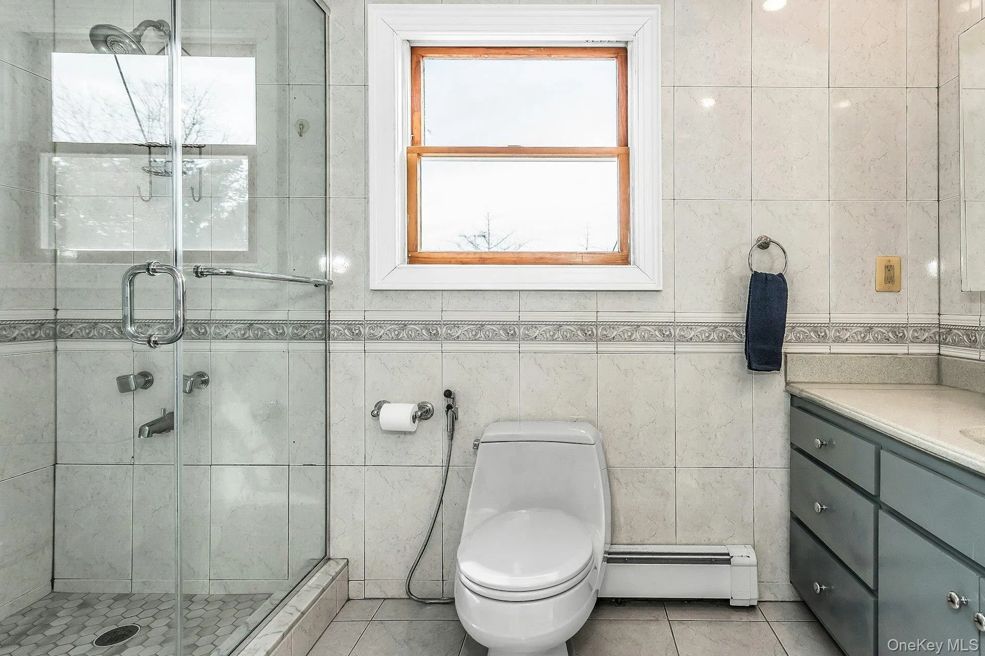 Main Bathroom Main Bathroom