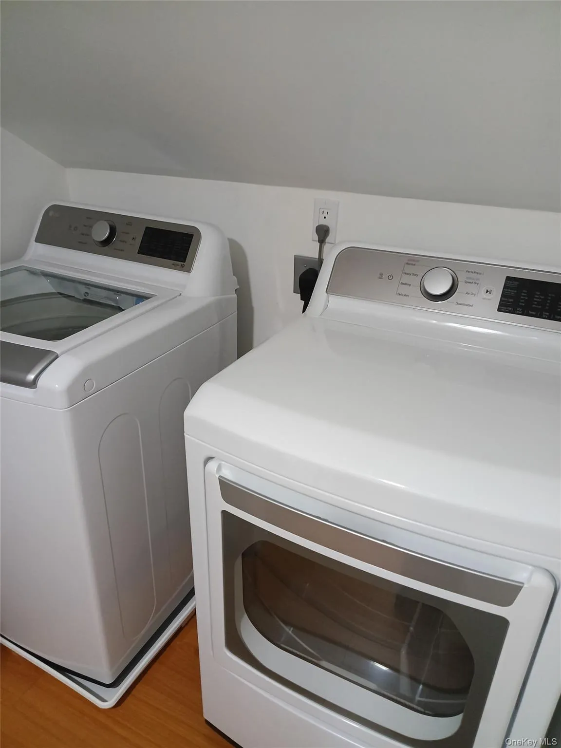 1155 Webster Avenue, New Rochelle, NY, 4 Bedrooms Bedrooms, 16 Rooms Rooms,4 BathroomsBathrooms,Residential,For Rent,Webster,0,972348 1155 Webster Avenue, New Rochelle, NY, 4 Bedrooms Bedrooms, 16 Rooms Rooms,4 BathroomsBathrooms,Residential,For Rent,Webster,0,972348