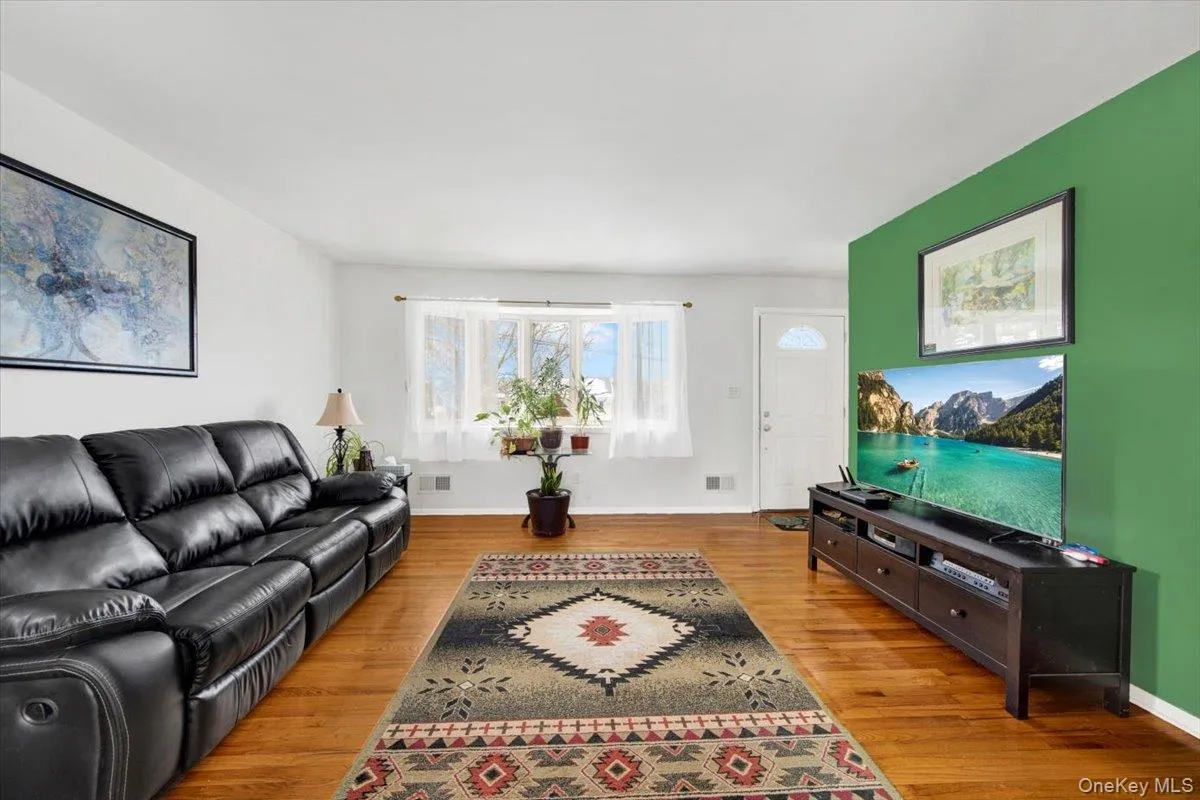 32 Highland Avenue, Warwick (town), NY, 3 Bedrooms Bedrooms, 8 Rooms Rooms,2 BathroomsBathrooms,Residential,For Rent,Highland,0,972375 32 Highland Avenue, Warwick (town), NY, 3 Bedrooms Bedrooms, 8 Rooms Rooms,2 BathroomsBathrooms,Residential,For Rent,Highland,0,972375