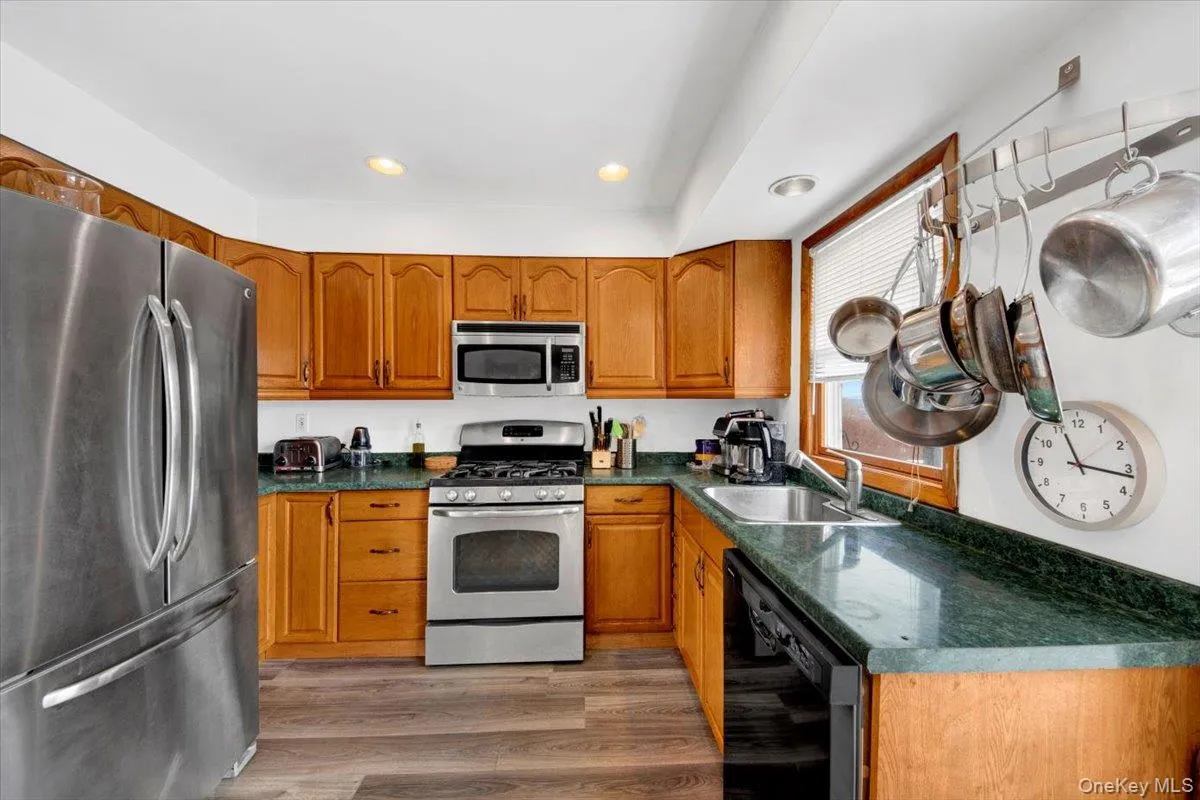 32 Highland Avenue, Warwick (town), NY, 3 Bedrooms Bedrooms, 8 Rooms Rooms,2 BathroomsBathrooms,Residential,For Rent,Highland,0,972375 32 Highland Avenue, Warwick (town), NY, 3 Bedrooms Bedrooms, 8 Rooms Rooms,2 BathroomsBathrooms,Residential,For Rent,Highland,0,972375