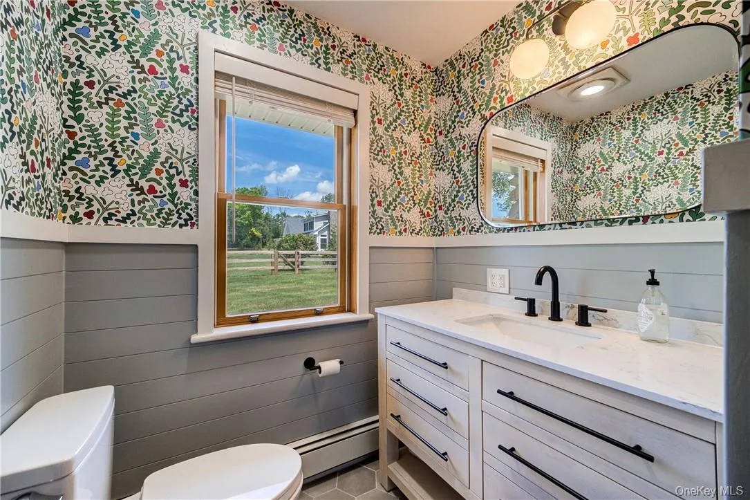 One of two custom decorated full baths! One of two custom decorated full baths!