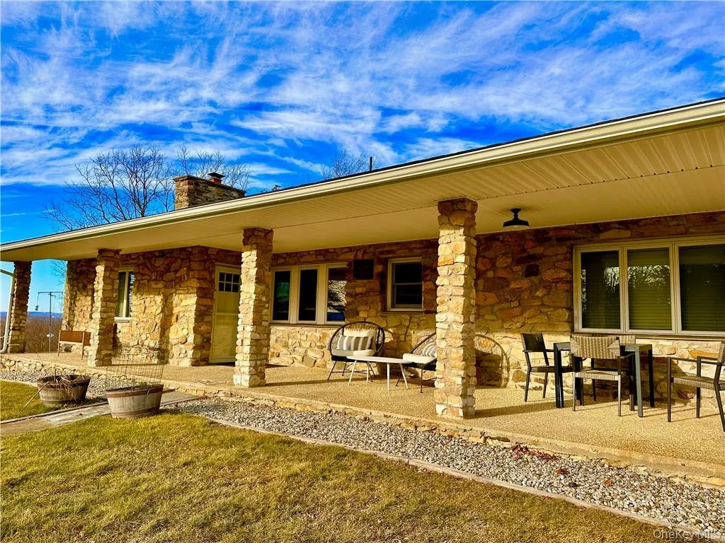 This hilltop home offers expansive views and a big sky feel! This hilltop home offers expansive views and a big sky feel!