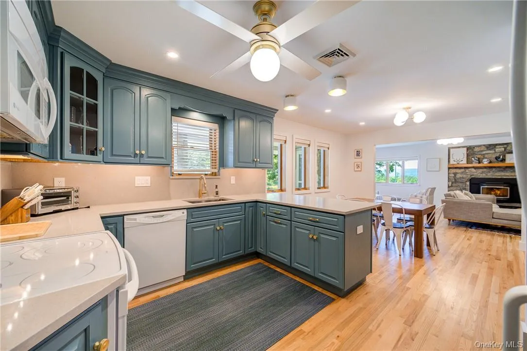 Spacious kitchen layout that flows open to the living room offers a wonderful setting for entertaining! Spacious kitchen layout that flows open to the living room offers a wonderful setting for entertaining!