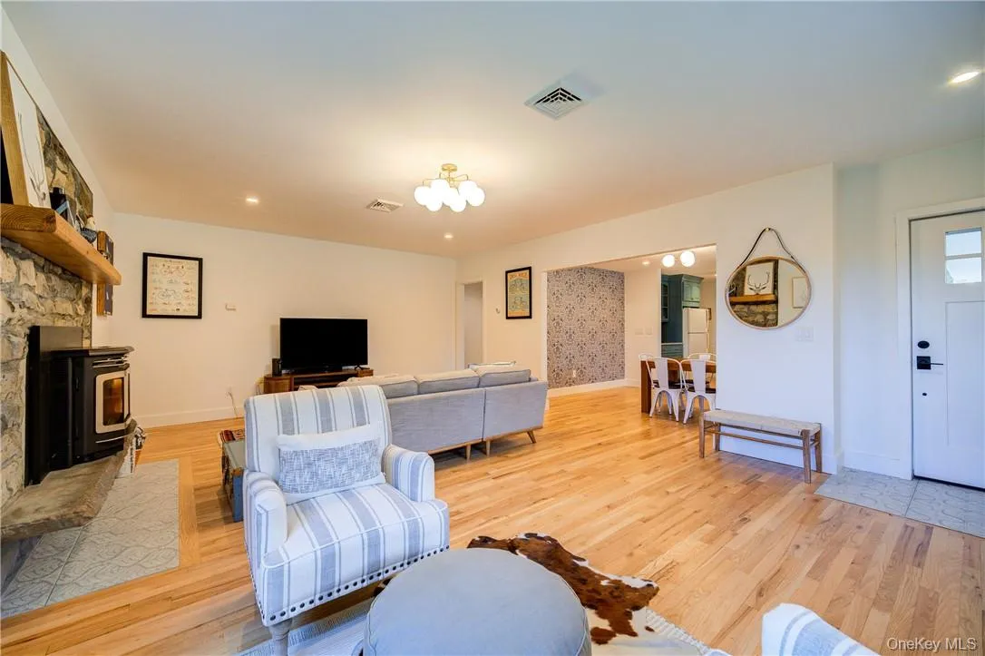The living room has a nice flow to the bedroom/bathroom corridor or into the kitchen. The living room has a nice flow to the bedroom/bathroom corridor or into the kitchen.