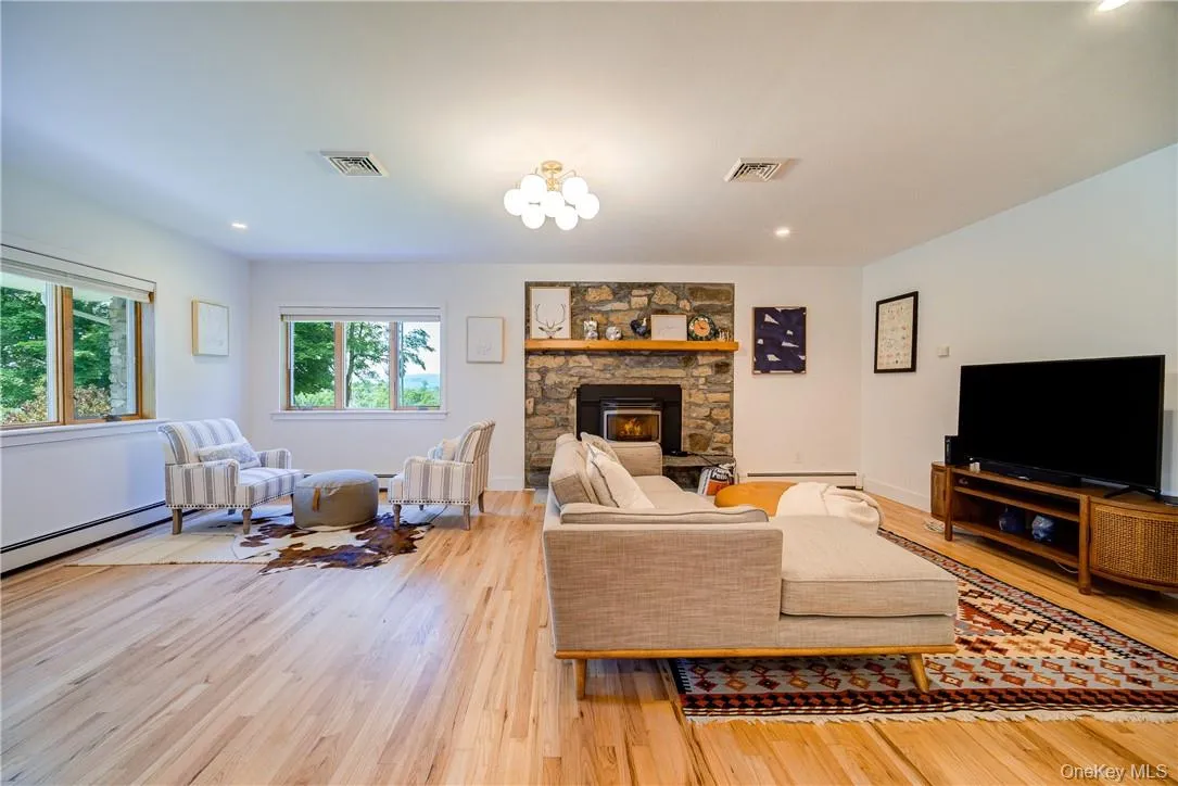 Plenty space for entertaining or relaxing! Plenty space for entertaining or relaxing!