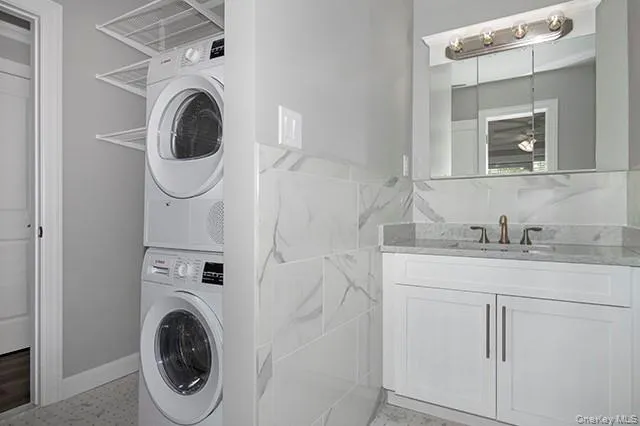 164 Montauk Highway, Southampton, NY, 1 Bedroom Bedrooms, 3 Rooms Rooms,1 BathroomBathrooms,Residential Lease,For Rent,Montauk,0,972411 164 Montauk Highway, Southampton, NY, 1 Bedroom Bedrooms, 3 Rooms Rooms,1 BathroomBathrooms,Residential Lease,For Rent,Montauk,0,972411