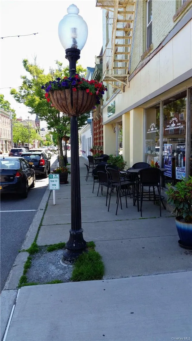 Walk to downtown Village of Goshen. Walk to downtown Village of Goshen.