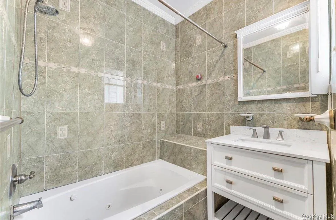 2925 Morgan Avenue, New York, NY, 2 Bedrooms Bedrooms, 5 Rooms Rooms,1 BathroomBathrooms,Residential Lease,For Rent,Morgan,0,972460 2925 Morgan Avenue, New York, NY, 2 Bedrooms Bedrooms, 5 Rooms Rooms,1 BathroomBathrooms,Residential Lease,For Rent,Morgan,0,972460