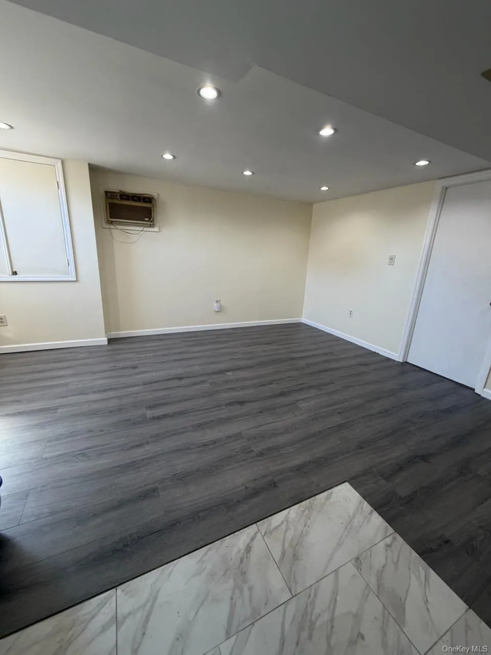 17911 Eveleth Road, New York, NY, 1 Bedroom Bedrooms, 3 Rooms Rooms,1 BathroomBathrooms,Residential Lease,For Rent,Eveleth,0,972462 17911 Eveleth Road, New York, NY, 1 Bedroom Bedrooms, 3 Rooms Rooms,1 BathroomBathrooms,Residential Lease,For Rent,Eveleth,0,972462