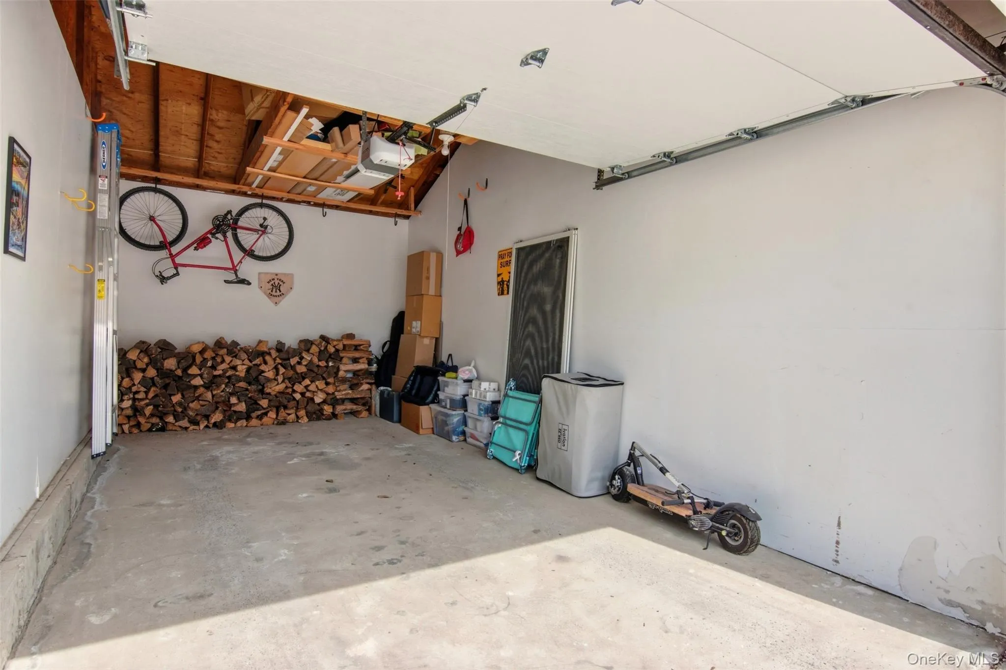 One car garage One car garage