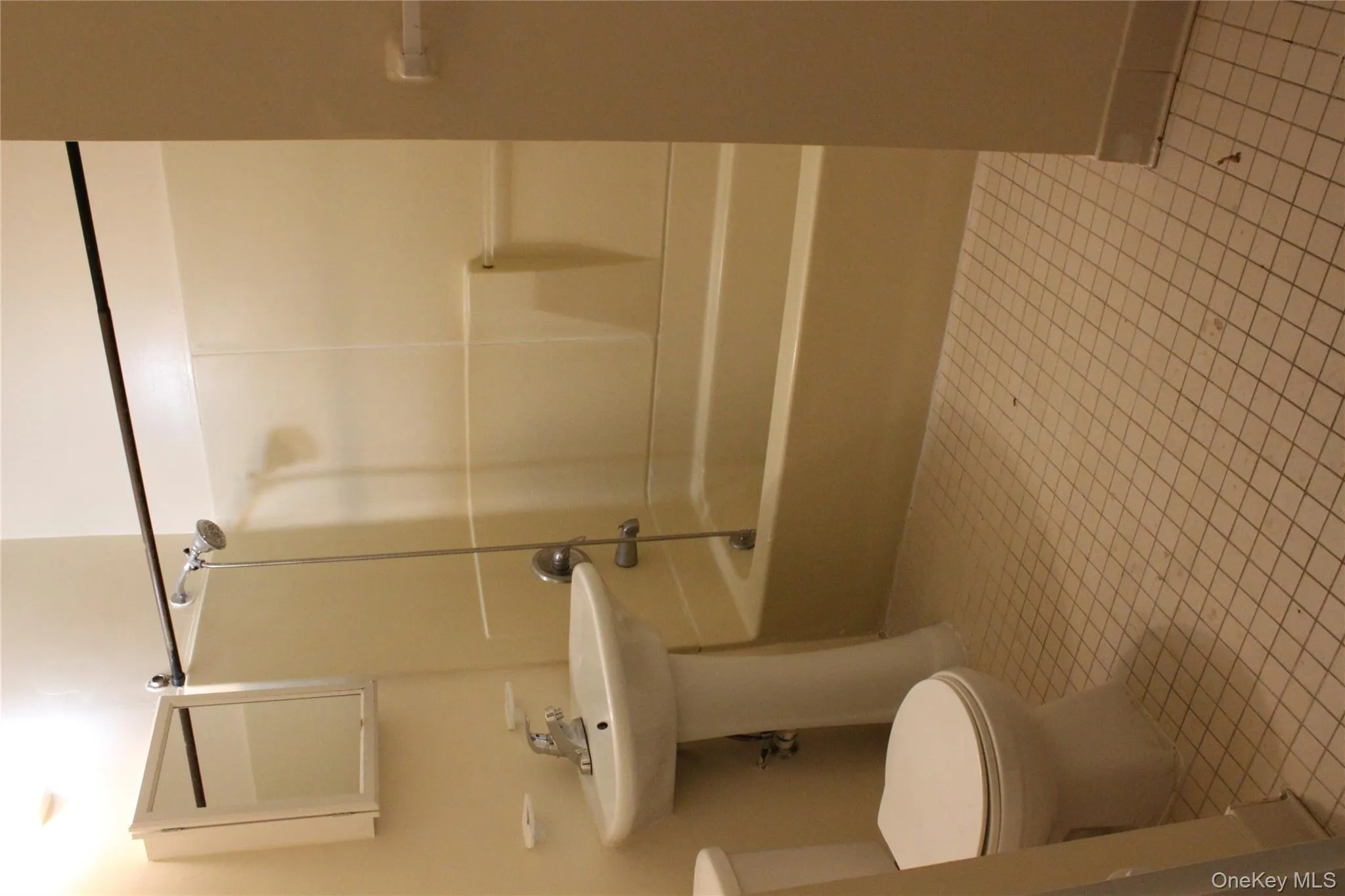 1468 Minford Place, New York, NY, 3 Bedrooms Bedrooms, 5 Rooms Rooms,1 BathroomBathrooms,Residential Lease,For Rent,Minford,0,972530 1468 Minford Place, New York, NY, 3 Bedrooms Bedrooms, 5 Rooms Rooms,1 BathroomBathrooms,Residential Lease,For Rent,Minford,0,972530