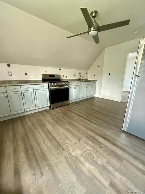 265 Mayflower Avenue, New Rochelle, NY, 2 Bedrooms Bedrooms, 5 Rooms Rooms,1 BathroomBathrooms,Residential Lease,For Rent,Mayflower,0,972542 265 Mayflower Avenue, New Rochelle, NY, 2 Bedrooms Bedrooms, 5 Rooms Rooms,1 BathroomBathrooms,Residential Lease,For Rent,Mayflower,0,972542