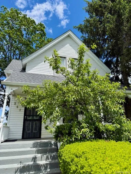 265 Mayflower Avenue, New Rochelle, NY, 2 Bedrooms Bedrooms, 5 Rooms Rooms,1 BathroomBathrooms,Residential Lease,For Rent,Mayflower,0,972542 265 Mayflower Avenue, New Rochelle, NY, 2 Bedrooms Bedrooms, 5 Rooms Rooms,1 BathroomBathrooms,Residential Lease,For Rent,Mayflower,0,972542