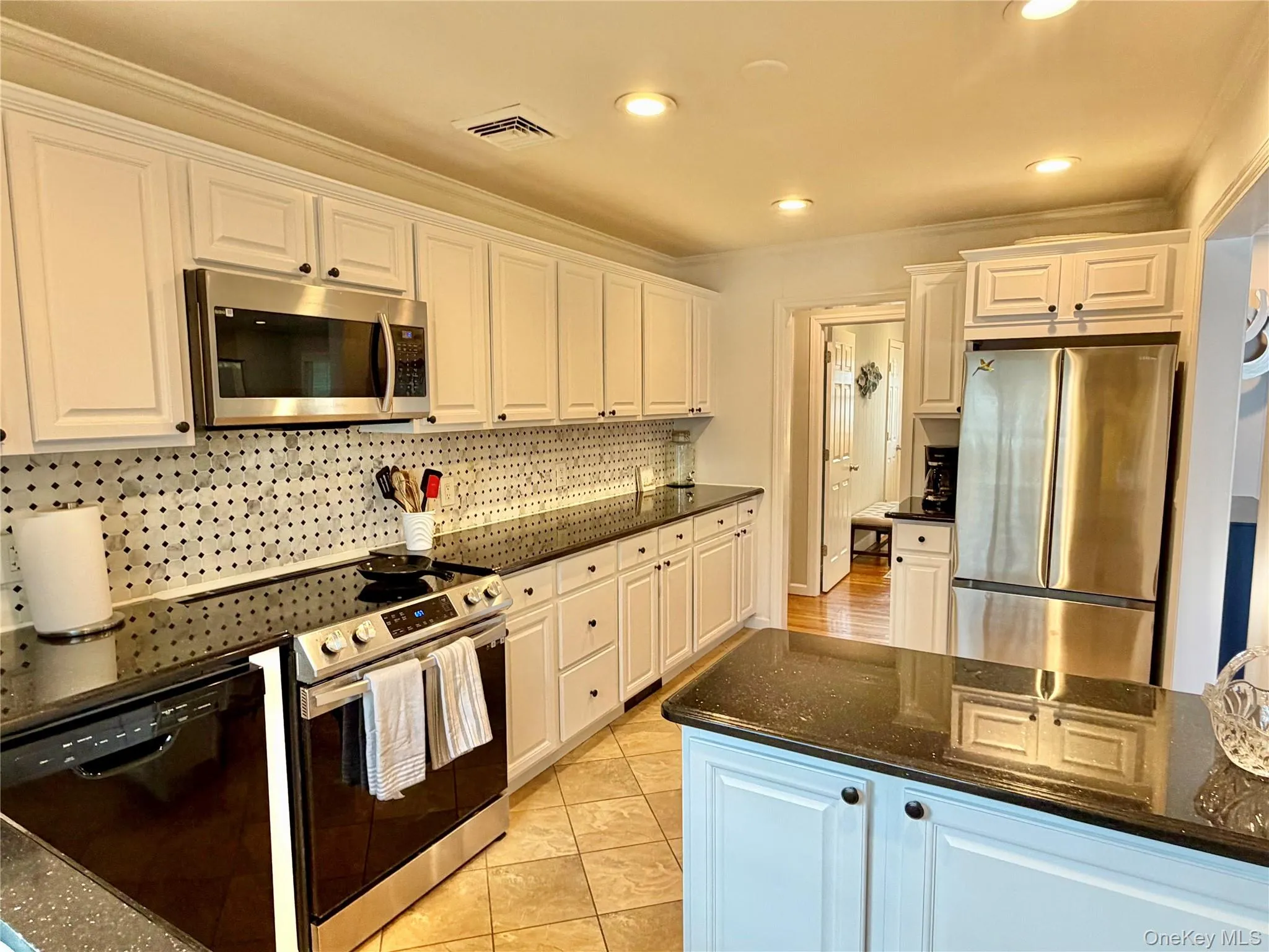 50 Hazelwood Avenue, Southampton, NY, 3 Bedrooms Bedrooms, 5 Rooms Rooms,2 BathroomsBathrooms,Residential Lease,For Rent,Hazelwood,0,972547 50 Hazelwood Avenue, Southampton, NY, 3 Bedrooms Bedrooms, 5 Rooms Rooms,2 BathroomsBathrooms,Residential Lease,For Rent,Hazelwood,0,972547