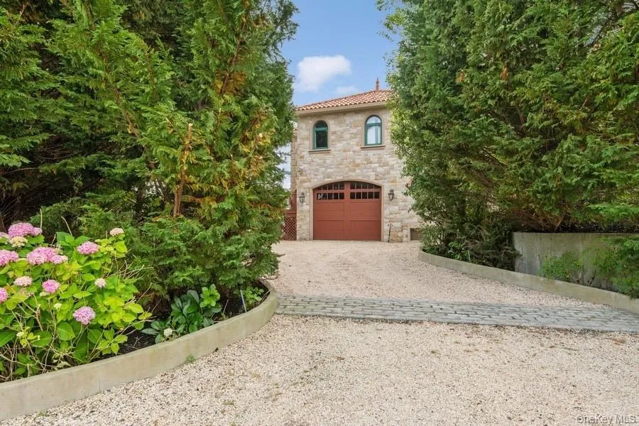 13 Seatuck Lane, Southampton, NY, 3 Bedrooms Bedrooms, 9 Rooms Rooms,4 BathroomsBathrooms,Residential Lease,For Rent,Seatuck,0,972554 13 Seatuck Lane, Southampton, NY, 3 Bedrooms Bedrooms, 9 Rooms Rooms,4 BathroomsBathrooms,Residential Lease,For Rent,Seatuck,0,972554