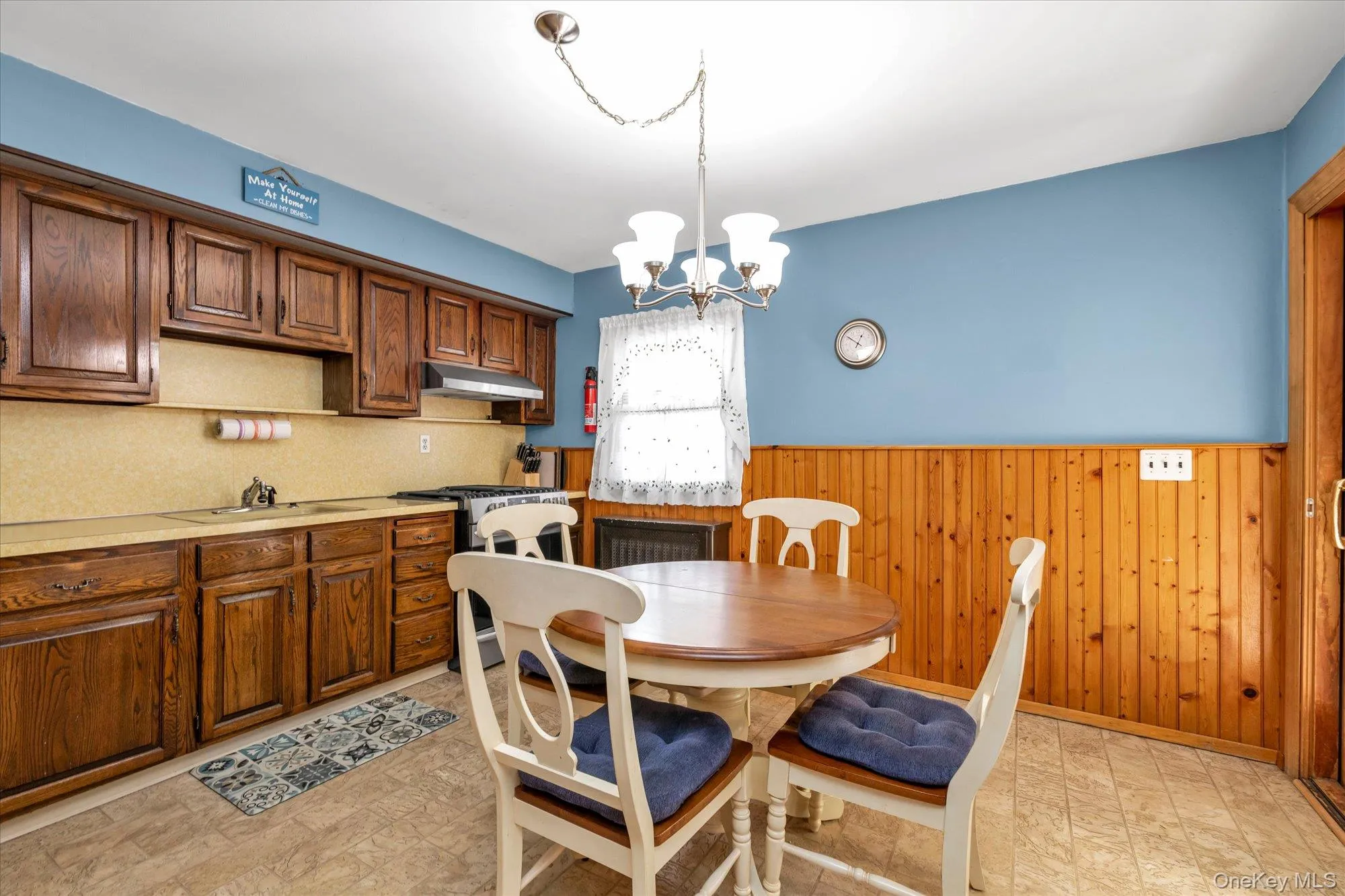 Eat In Kitchen with SS Appliances and Solid Wood Cabinets Eat In Kitchen with SS Appliances and Solid Wood Cabinets