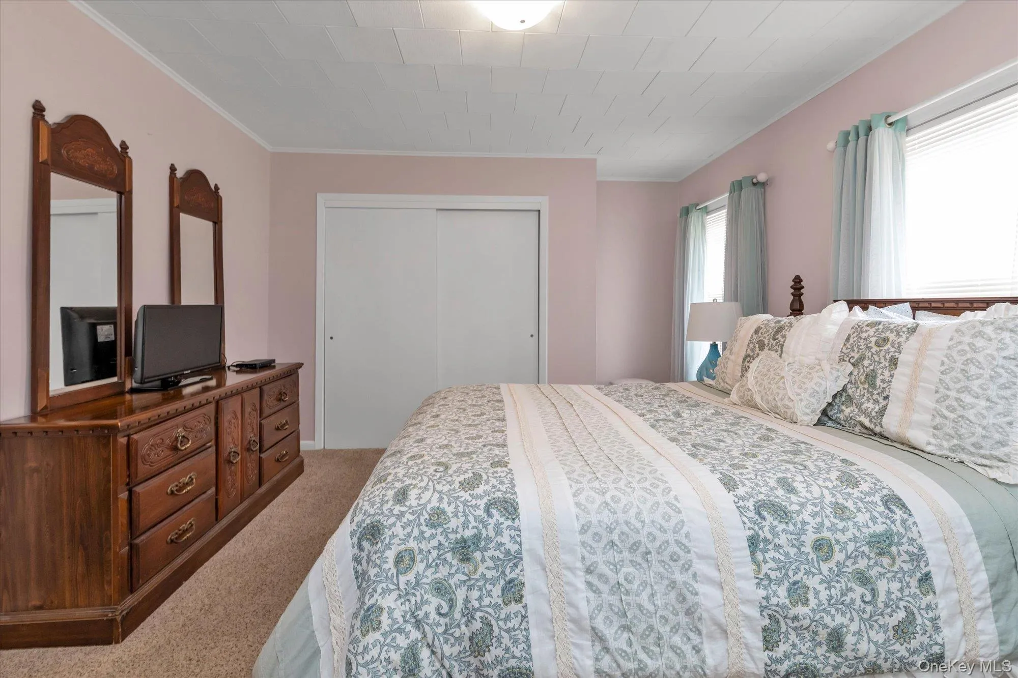 Large Bedroom Large Bedroom