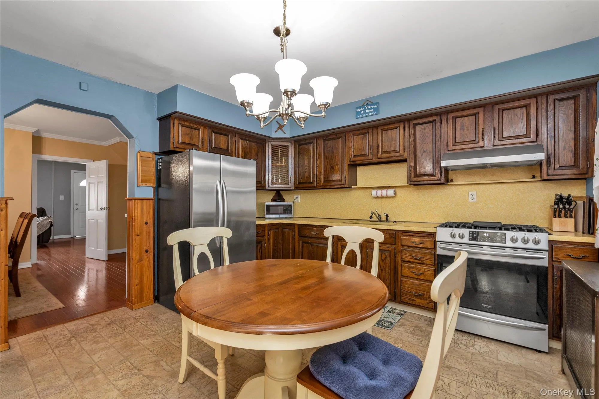 Eat In Kitchen with SS Appliances and Solid Wood Cabinets Eat In Kitchen with SS Appliances and Solid Wood Cabinets