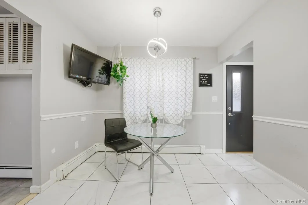 Unfurnished room/ sitting room Unfurnished room/ sitting room