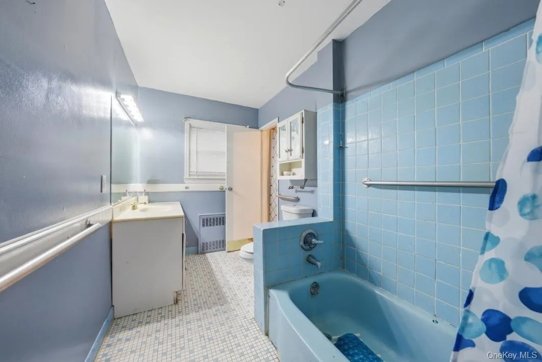 Full bathroom Full bathroom