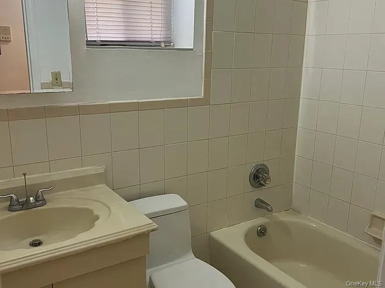 4222 163rd Street, New York, NY, 3 Bedrooms Bedrooms, 7 Rooms Rooms,2 BathroomsBathrooms,Residential Lease,For Rent,163rd,0,972597 4222 163rd Street, New York, NY, 3 Bedrooms Bedrooms, 7 Rooms Rooms,2 BathroomsBathrooms,Residential Lease,For Rent,163rd,0,972597