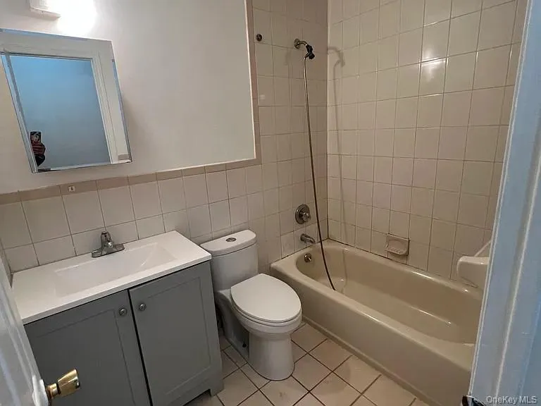 4222 163rd Street, New York, NY, 3 Bedrooms Bedrooms, 7 Rooms Rooms,2 BathroomsBathrooms,Residential Lease,For Rent,163rd,0,972597 4222 163rd Street, New York, NY, 3 Bedrooms Bedrooms, 7 Rooms Rooms,2 BathroomsBathrooms,Residential Lease,For Rent,163rd,0,972597