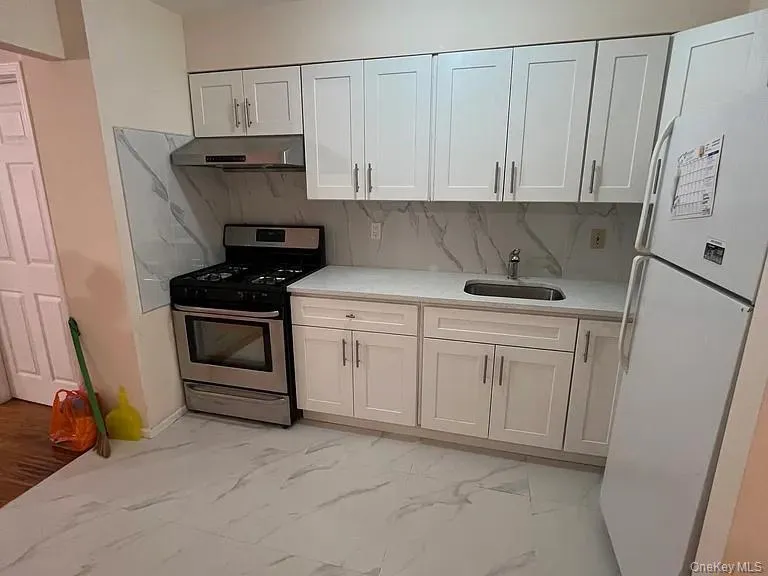 4222 163rd Street, New York, NY, 3 Bedrooms Bedrooms, 7 Rooms Rooms,2 BathroomsBathrooms,Residential Lease,For Rent,163rd,0,972597 4222 163rd Street, New York, NY, 3 Bedrooms Bedrooms, 7 Rooms Rooms,2 BathroomsBathrooms,Residential Lease,For Rent,163rd,0,972597