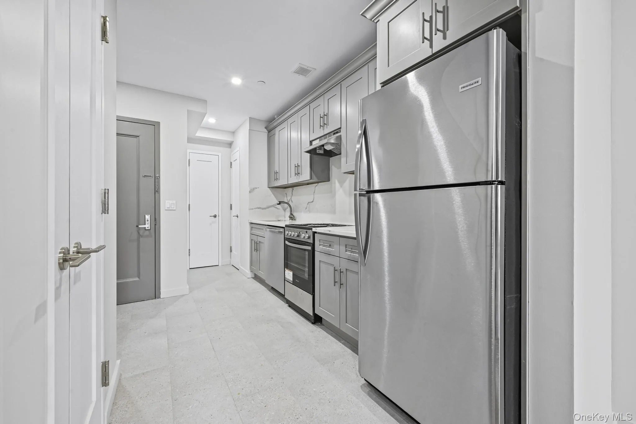 444 Graham Avenue, New York, NY, 1 Bedroom Bedrooms, 2 Rooms Rooms,1 BathroomBathrooms,Residential Lease,For Rent,Graham,0,972599 444 Graham Avenue, New York, NY, 1 Bedroom Bedrooms, 2 Rooms Rooms,1 BathroomBathrooms,Residential Lease,For Rent,Graham,0,972599