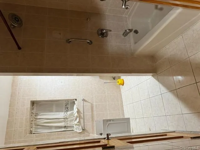 17311 Booth Memorial Avenue, New York, NY, 3 Bedrooms Bedrooms, 5 Rooms Rooms,3 BathroomsBathrooms,Residential Lease,For Rent,Booth Memorial,0,972603 17311 Booth Memorial Avenue, New York, NY, 3 Bedrooms Bedrooms, 5 Rooms Rooms,3 BathroomsBathrooms,Residential Lease,For Rent,Booth Memorial,0,972603