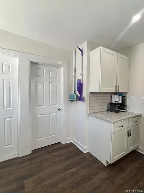 44 Henry Street, Smithtown, NY, 2 Bedrooms Bedrooms, 4 Rooms Rooms,1 BathroomBathrooms,Residential Lease,For Rent,Henry,0,972615 44 Henry Street, Smithtown, NY, 2 Bedrooms Bedrooms, 4 Rooms Rooms,1 BathroomBathrooms,Residential Lease,For Rent,Henry,0,972615