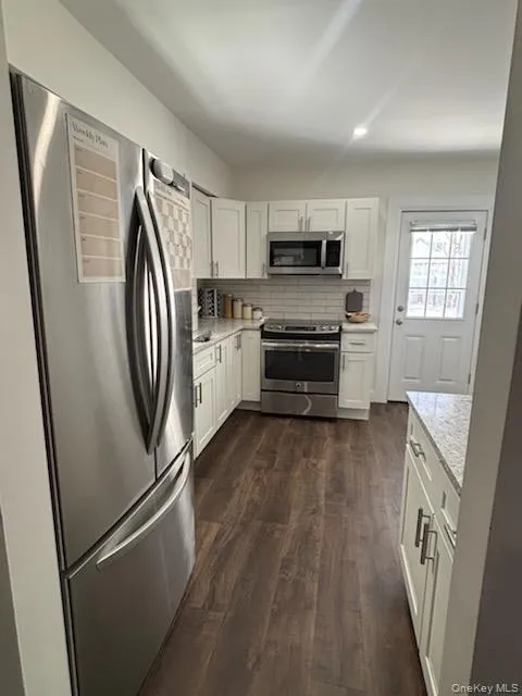 44 Henry Street, Smithtown, NY, 2 Bedrooms Bedrooms, 4 Rooms Rooms,1 BathroomBathrooms,Residential Lease,For Rent,Henry,0,972615 44 Henry Street, Smithtown, NY, 2 Bedrooms Bedrooms, 4 Rooms Rooms,1 BathroomBathrooms,Residential Lease,For Rent,Henry,0,972615