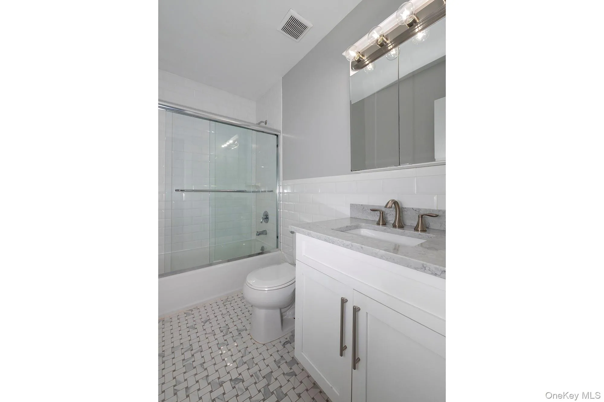 425 Newbridge Road, Hempstead, NY, 1 Bedroom Bedrooms, 4 Rooms Rooms,1 BathroomBathrooms,Residential Lease,For Rent,Newbridge,0,972651 425 Newbridge Road, Hempstead, NY, 1 Bedroom Bedrooms, 4 Rooms Rooms,1 BathroomBathrooms,Residential Lease,For Rent,Newbridge,0,972651