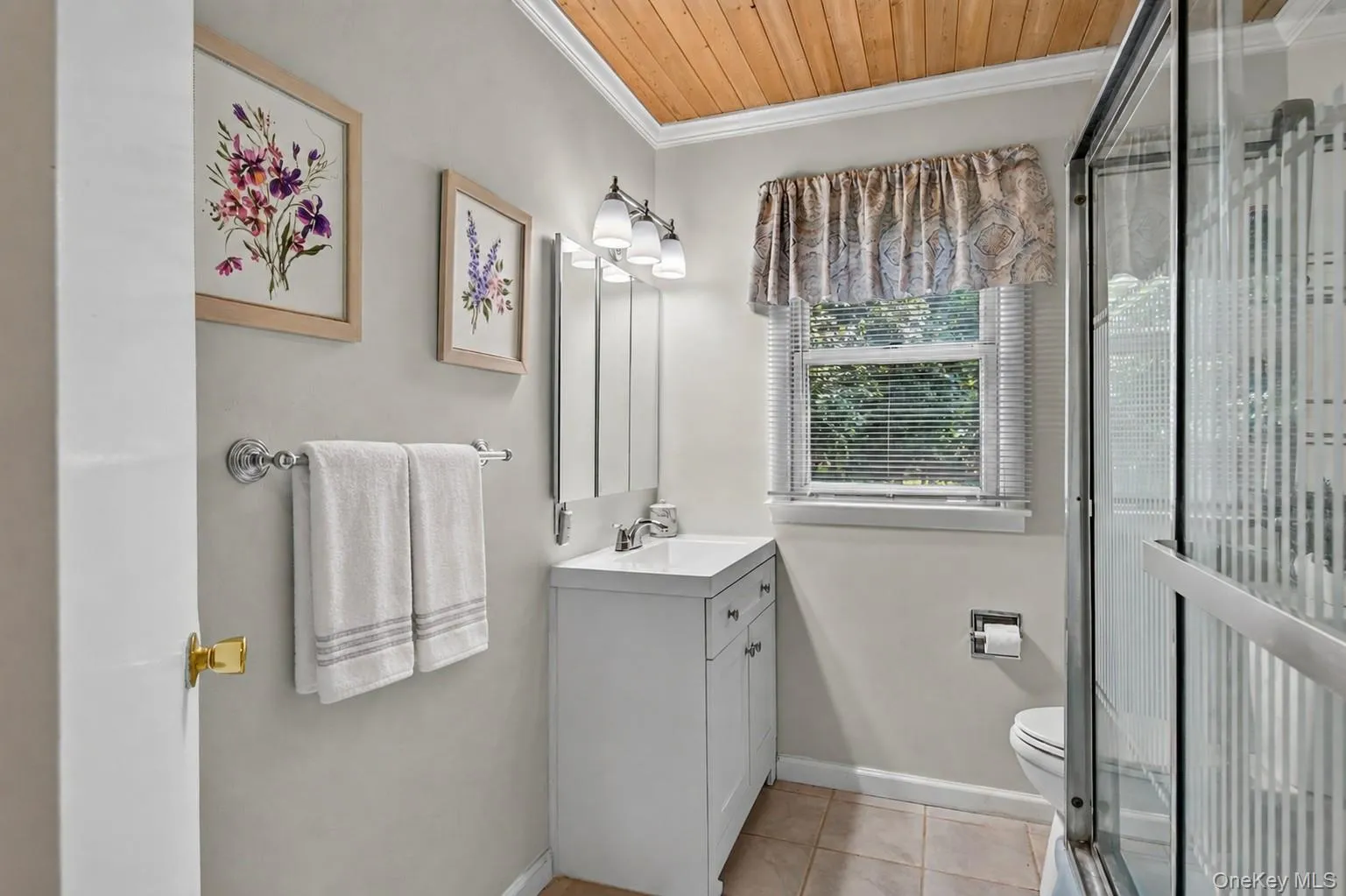 Full bath between Primary and bedroom 2 Full bath between Primary and bedroom 2