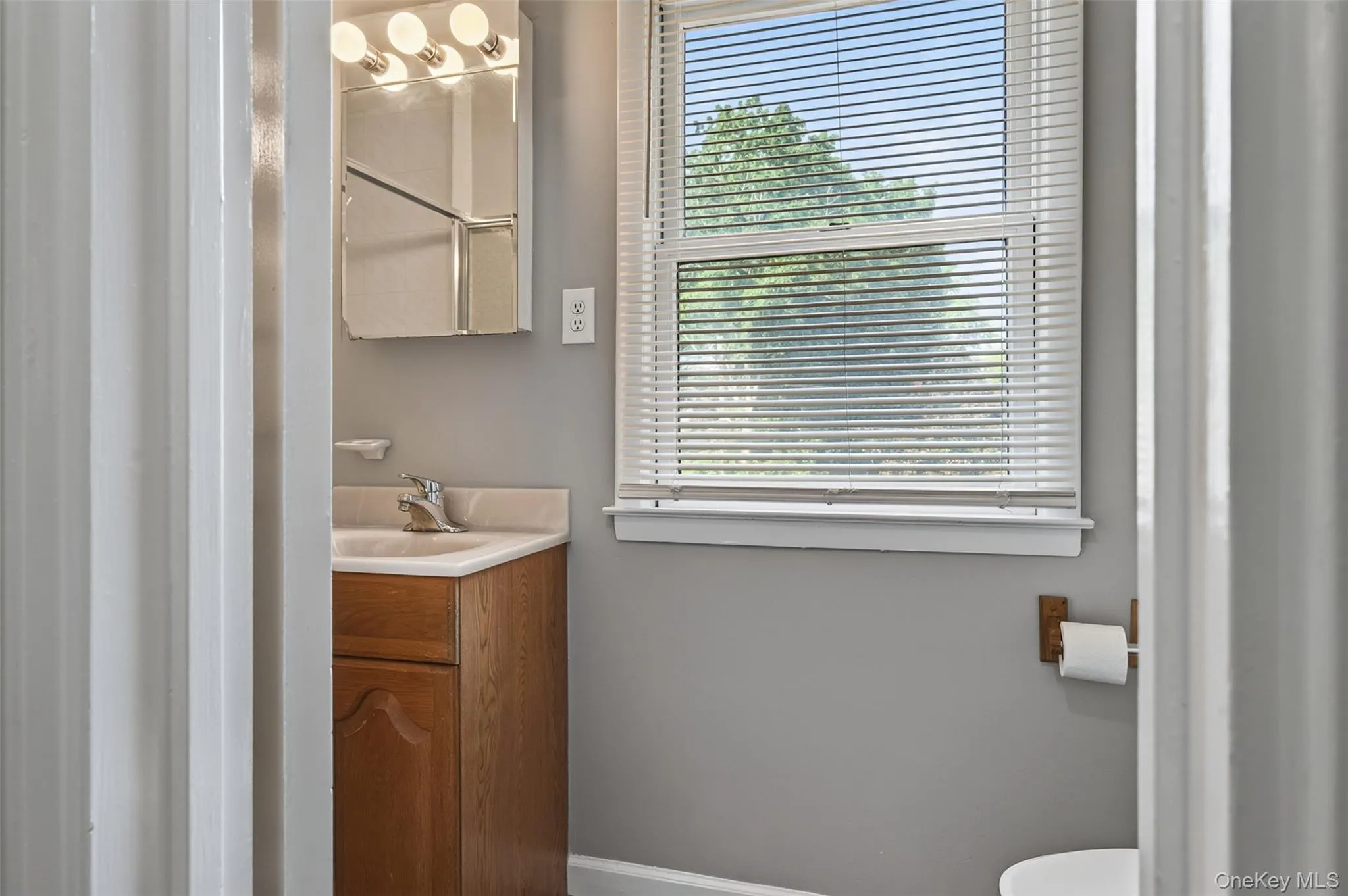 Full Bath between bedroom 3 and bedroom 4 Full Bath between bedroom 3 and bedroom 4