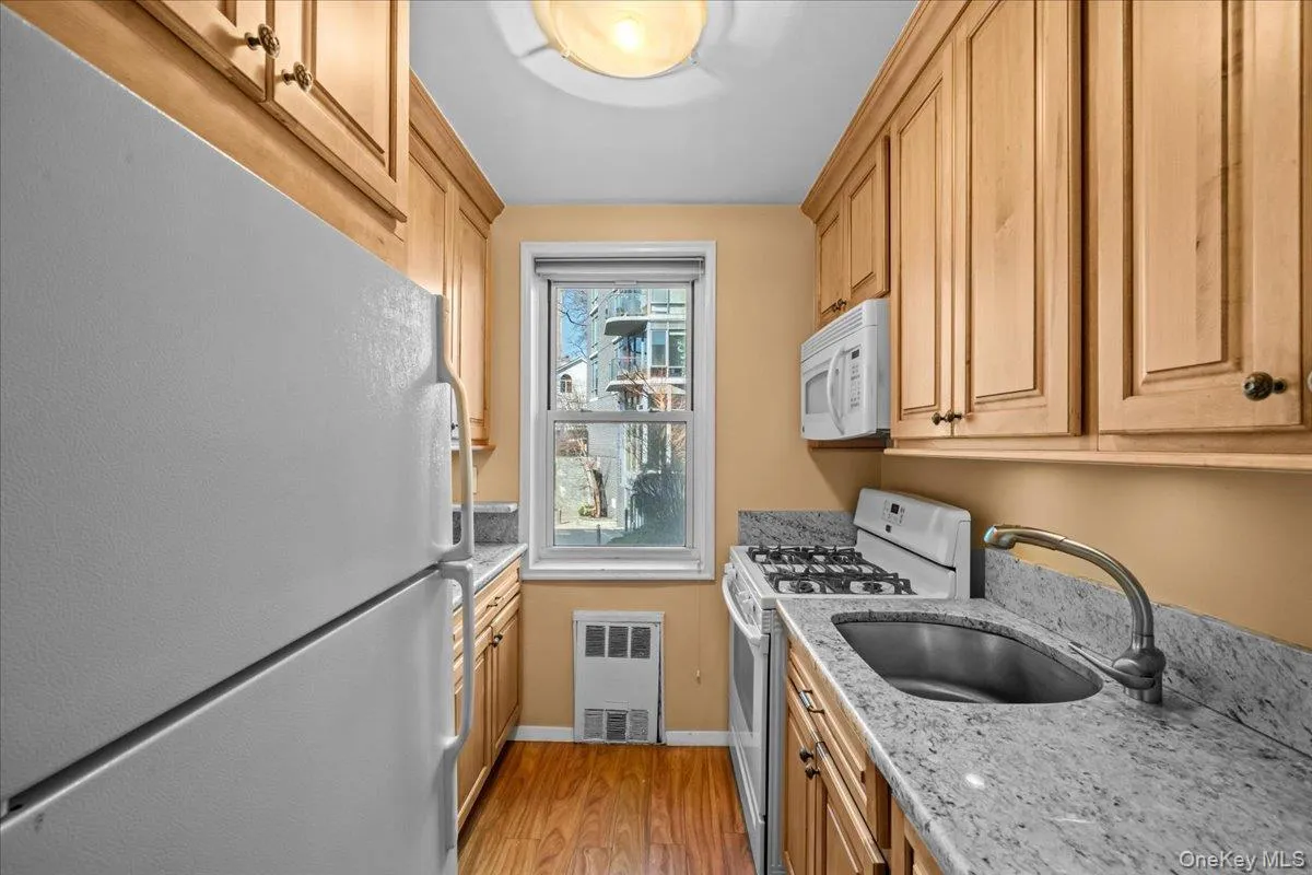 525 236th Street, New York, NY, 1 Bedroom Bedrooms, 3 Rooms Rooms,1 BathroomBathrooms,Residential,For Rent,236th,0,972679 525 236th Street, New York, NY, 1 Bedroom Bedrooms, 3 Rooms Rooms,1 BathroomBathrooms,Residential,For Rent,236th,0,972679