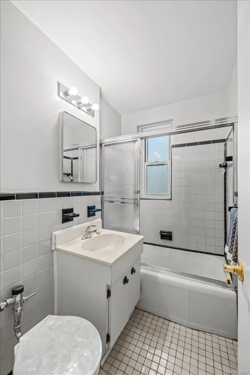 525 236th Street, New York, NY, 1 Bedroom Bedrooms, 3 Rooms Rooms,1 BathroomBathrooms,Residential,For Rent,236th,0,972679 525 236th Street, New York, NY, 1 Bedroom Bedrooms, 3 Rooms Rooms,1 BathroomBathrooms,Residential,For Rent,236th,0,972679
