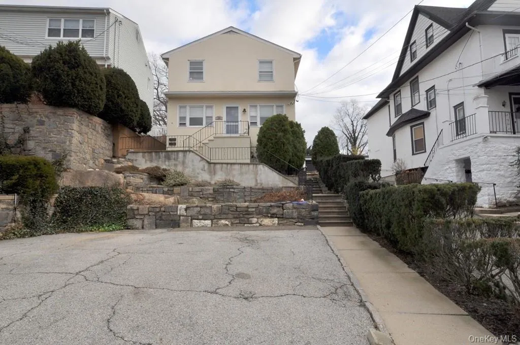 34 Chestnut Street, Eastchester, NY, 2 Bedrooms Bedrooms, 4 Rooms Rooms,1 BathroomBathrooms,Residential Lease,For Rent,Chestnut,0,972688 34 Chestnut Street, Eastchester, NY, 2 Bedrooms Bedrooms, 4 Rooms Rooms,1 BathroomBathrooms,Residential Lease,For Rent,Chestnut,0,972688