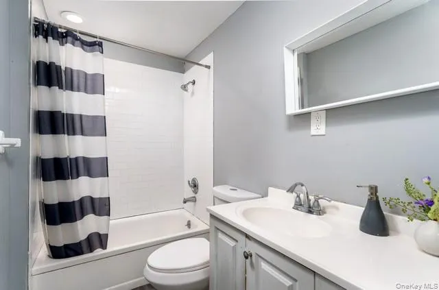 2nd full bath on first floor with tub/shower, single sink vanity 2nd full bath on first floor with tub/shower, single sink vanity