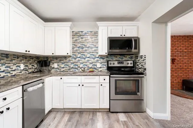 10 Sunnyside Drive, Brookhaven, NY, 5 Bedrooms Bedrooms, 13 Rooms Rooms,4 BathroomsBathrooms,Residential Sale,For Rent,Sunnyside,0,972696 10 Sunnyside Drive, Brookhaven, NY, 5 Bedrooms Bedrooms, 13 Rooms Rooms,4 BathroomsBathrooms,Residential Sale,For Rent,Sunnyside,0,972696